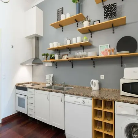 3 Bedroom Centeral Apartment *